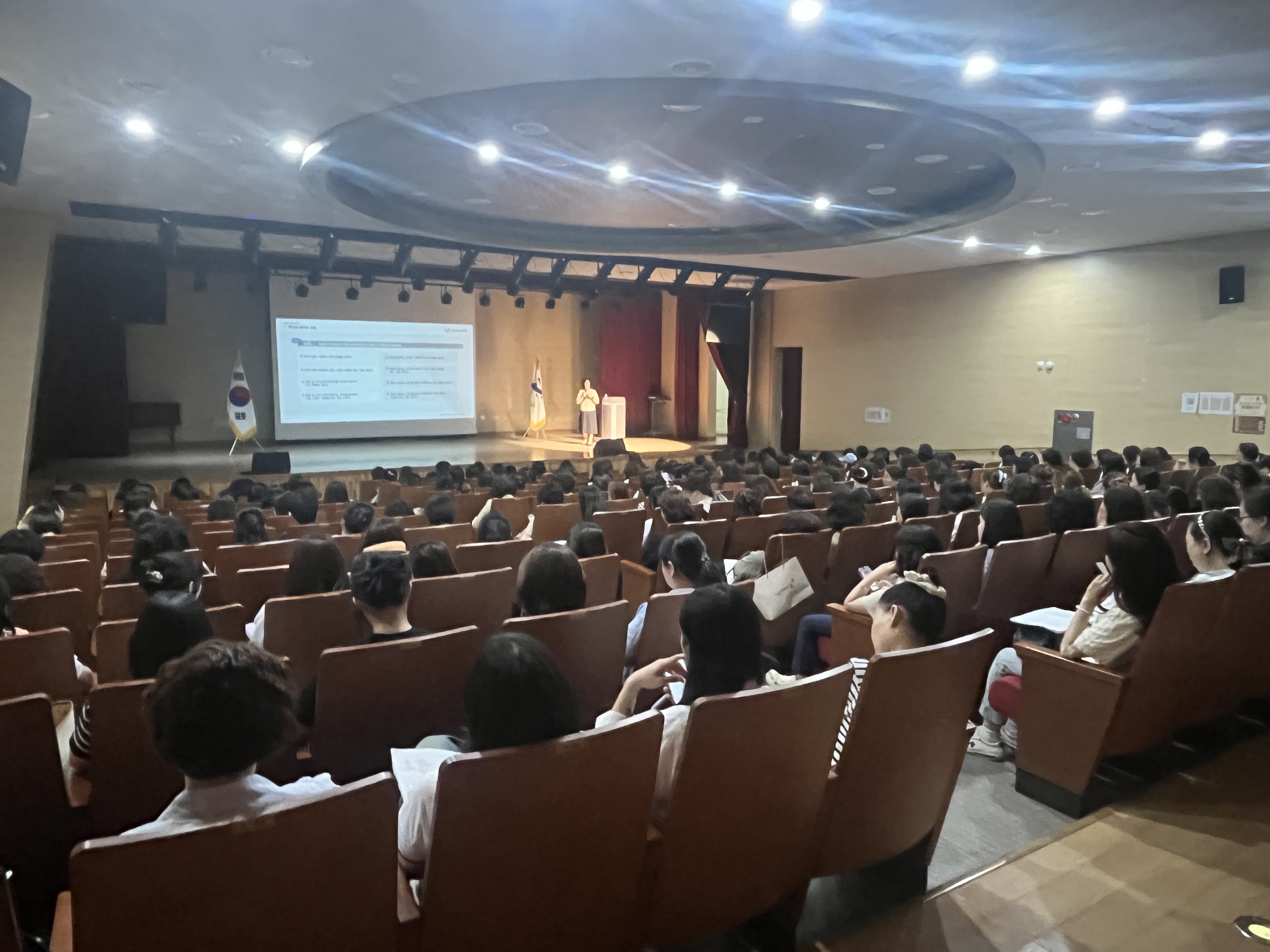 연수구육아종합지원센터는 지난달 30일과 이달 4일에 지역 내 보육교직원을 대상으로 아동 권리 존중 인식 개선과 아동학대 신고의무자 교육을 진행했다